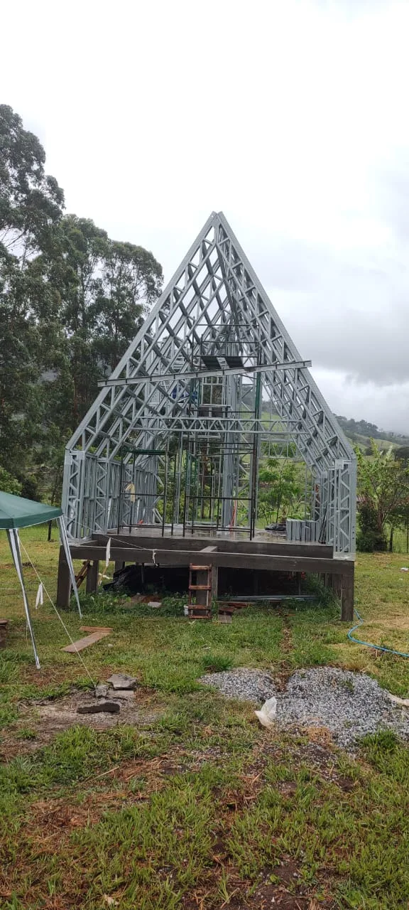 Estrutura Steel Frame pré-fabricada com precisão industrial